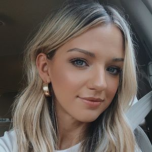 Meet your Posher, Abbey